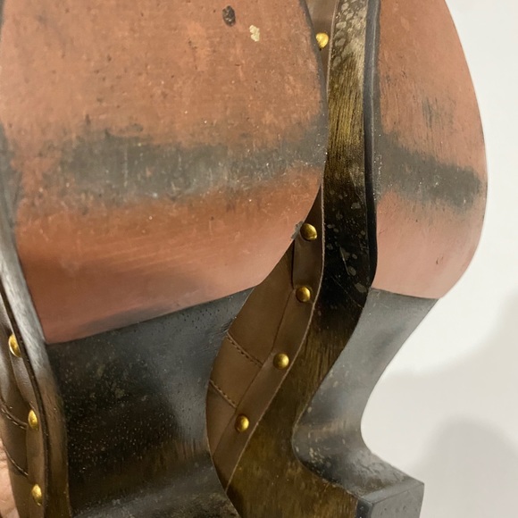 Hunter leather cognac women’s gold studded clogs - Picture 10 of 15